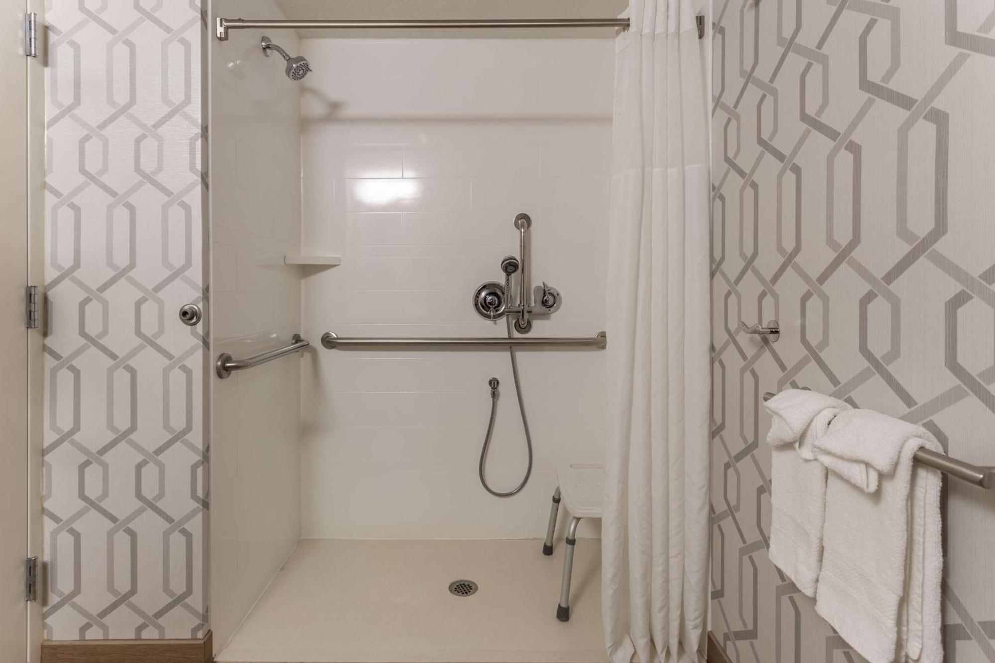 Hampton Inn Madison East Towne Mall Area Eksteriør billede