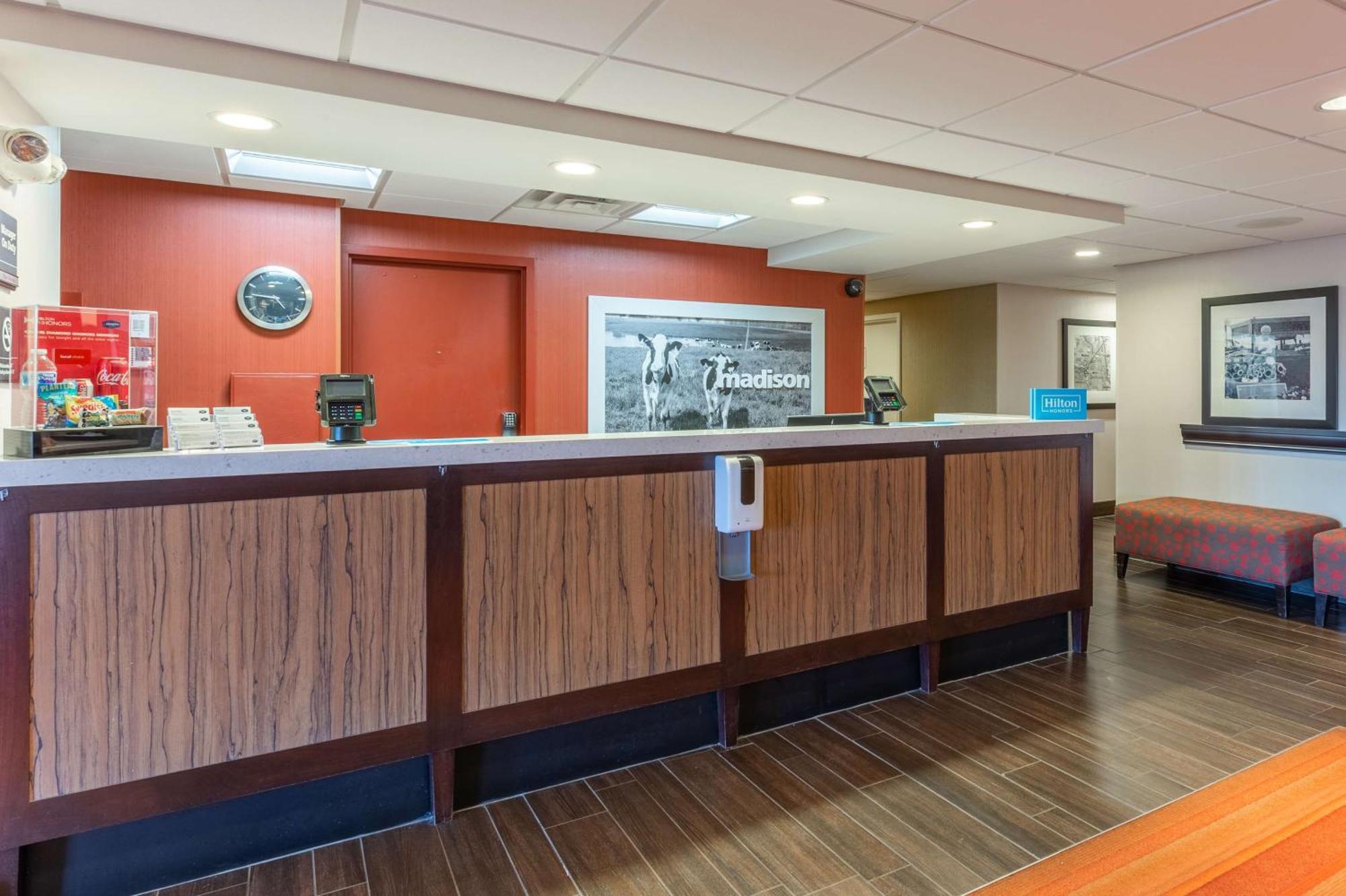 Hampton Inn Madison East Towne Mall Area Eksteriør billede