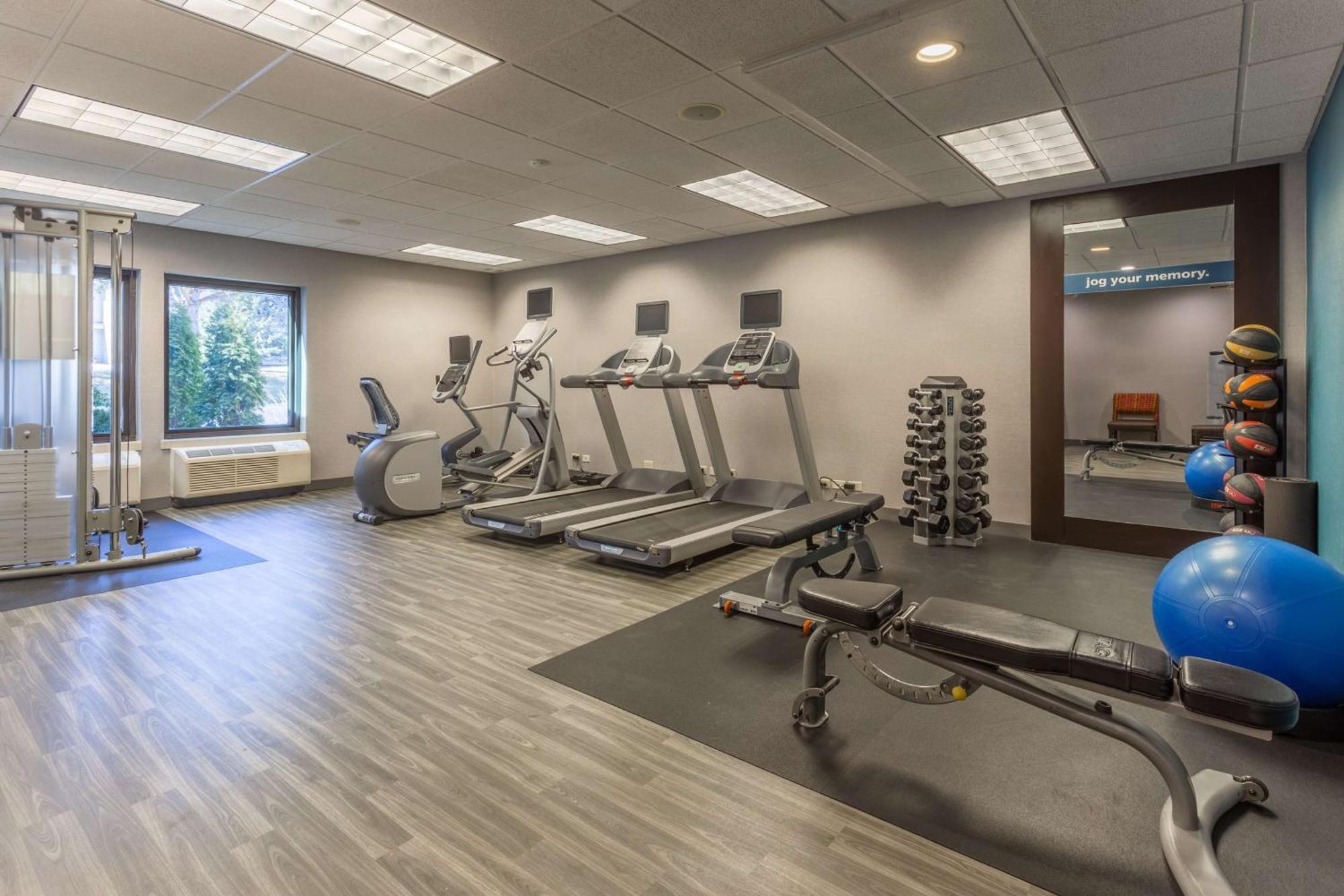 Hampton Inn Madison East Towne Mall Area Eksteriør billede