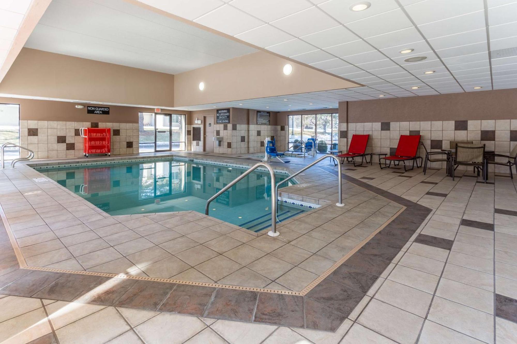 Hampton Inn Madison East Towne Mall Area Eksteriør billede
