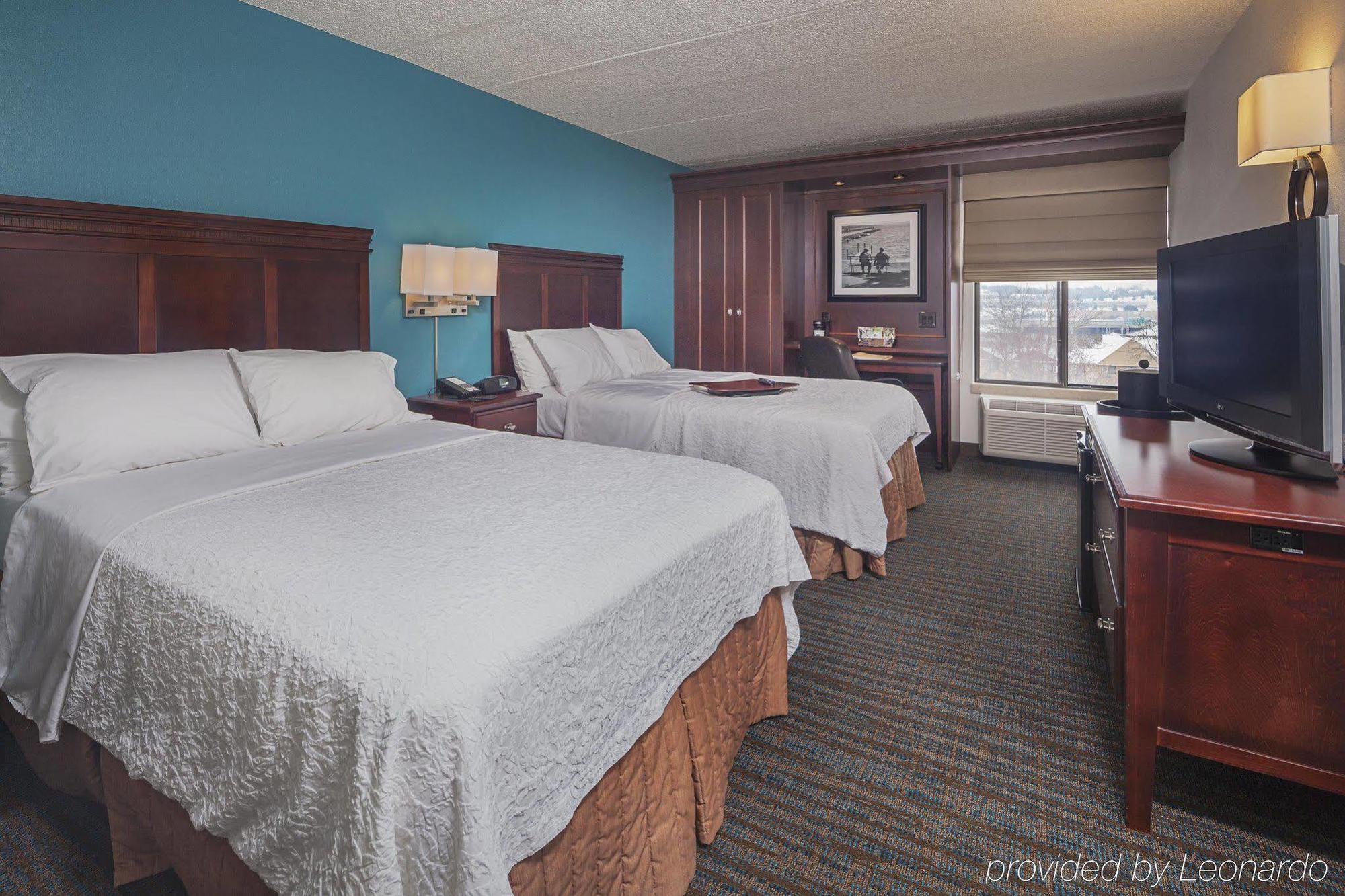 Hampton Inn Madison East Towne Mall Area Eksteriør billede